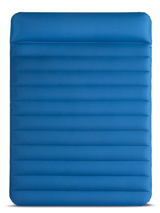 Een blauw Intex TruAire opblaasbaar twijfelaar kampeerluchtbed van de bovenkant