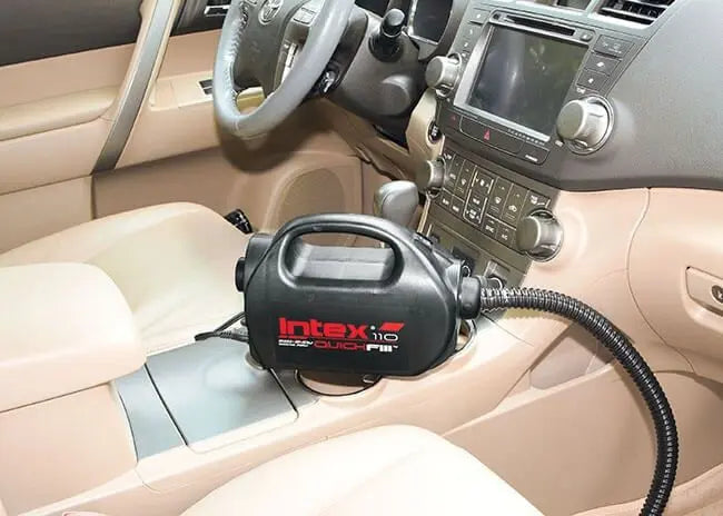 Laad afbeelding in galerijtoner, Elektrische hogedrukpomp in auto.
