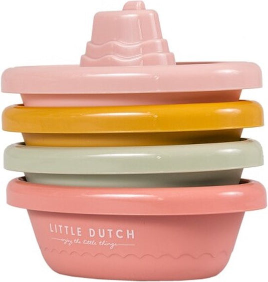 Vier stapelbare bad bootjes van Little Dutch. De bootjes hebben de kleuren roze, lichtroze, groen en okergeel